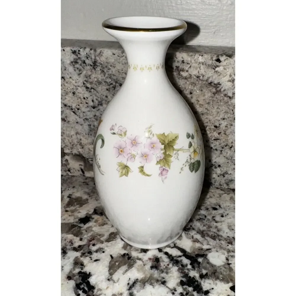 Wedgwood Bud Vase‎ White Mirabelle